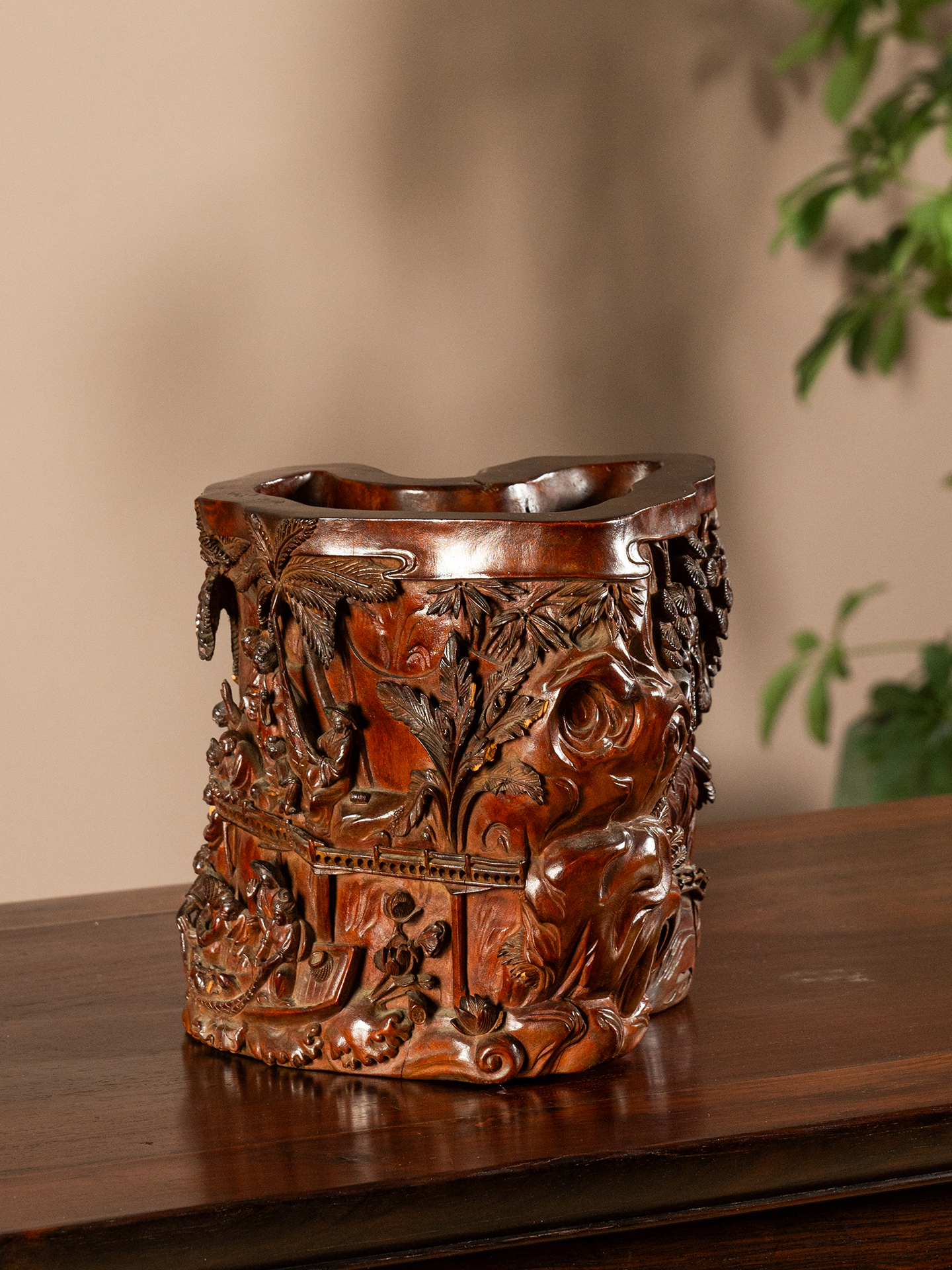 清	龙眼木满雕山水人物故事随形笔筒