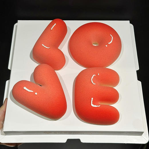 LOVE慕斯（提前2天预定）芝士慕斯，4个口味夹心：凤梨+黑巧慕斯+树莓+蓝莓 商品图0