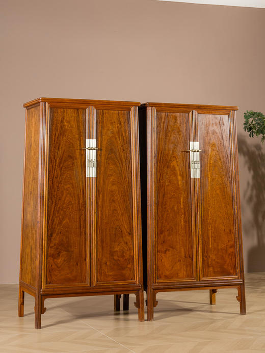 花梨木独板瓜棱腿圆角柜（一对） 商品图1