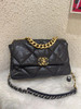 Chanel 19bag 黑金 中号 山羊皮 斜挎包 商品缩略图0