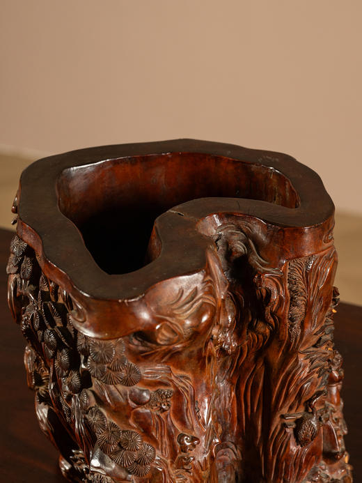 清	龙眼木满雕山水人物故事随形笔筒 商品图3