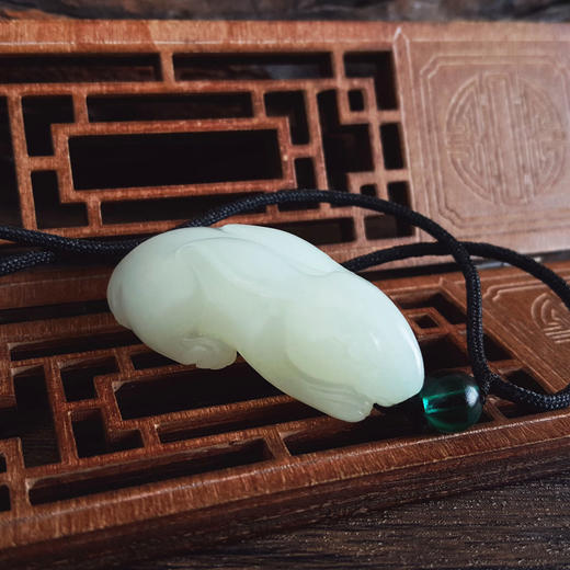 【天然正品】天然无杂裂俄料卯兔造型和田玉（聪敏、机灵）吊坠项链47.6*24.4*17.6MM（皆取最大值）120126NJM33 商品图7