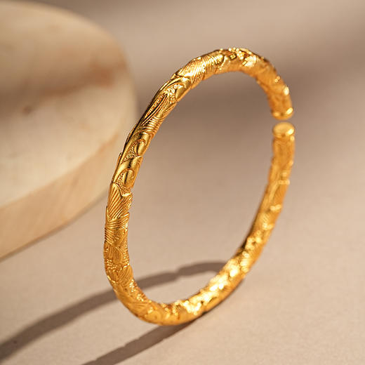 【牡丹沙金手镯】敦煌沙金宽版牡丹花心经开口手镯女新中式錾刻花朵开口手镯仿黄金实心小众高级感镯子 商品图9