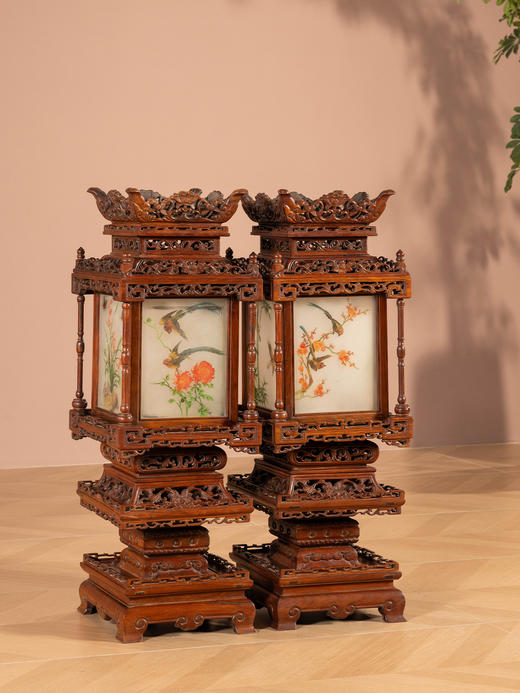 二十世纪	红木透雕花卉纹宫灯（一对） 商品图0