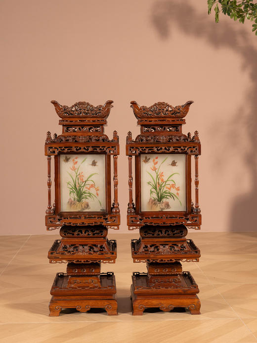 二十世纪	红木透雕花卉纹宫灯（一对） 商品图1