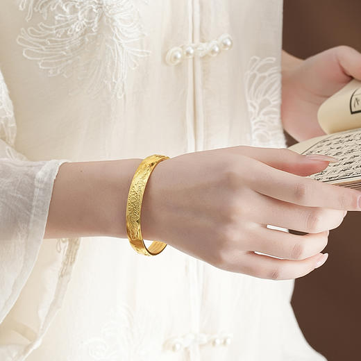 【牡丹沙金手镯】敦煌沙金宽版牡丹花心经开口手镯女新中式錾刻花朵开口手镯仿黄金实心小众高级感镯子 商品图3