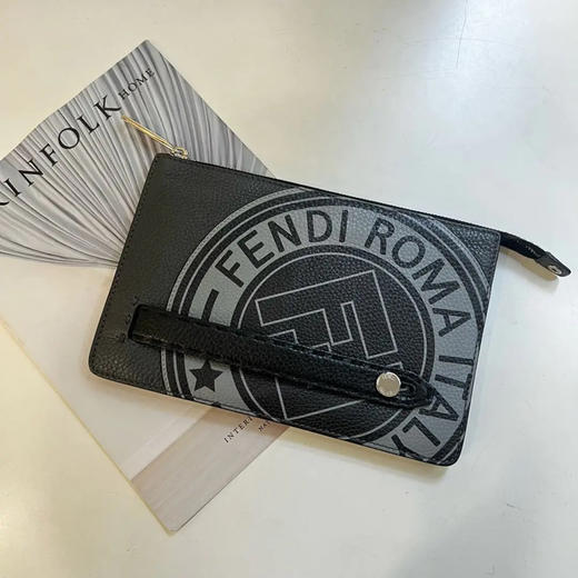 FENDI mini Clutch Slim 灰色 印花 牛皮 小号 手拿包 商品图0