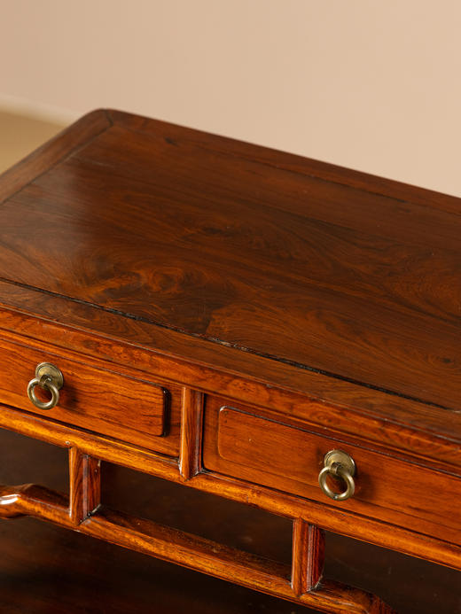 二十世纪	黄花梨带屉案上几摆件 商品图2