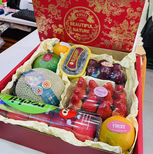 【日常送过节有礼合集水果礼盒】精选应季店内新鲜现货水果合集，诚意满满，礼盒价格为当天价格，这个礼盒十分大气：高品质水果合集 商品图12