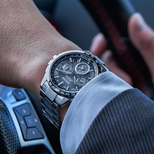 西铁城日本正品舒博钛™间DLC抗磨损碳素膜 复古光动能防水卫星对时男表CC9015-54E 商品图6