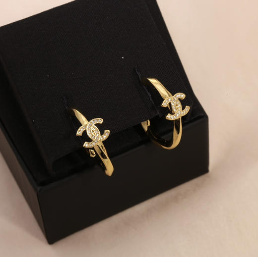 小香原单施华洛世奇水钻金色耳环 商品图0