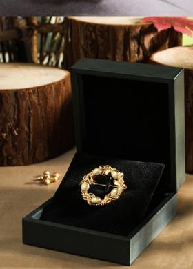 荔枝纹环形胸针