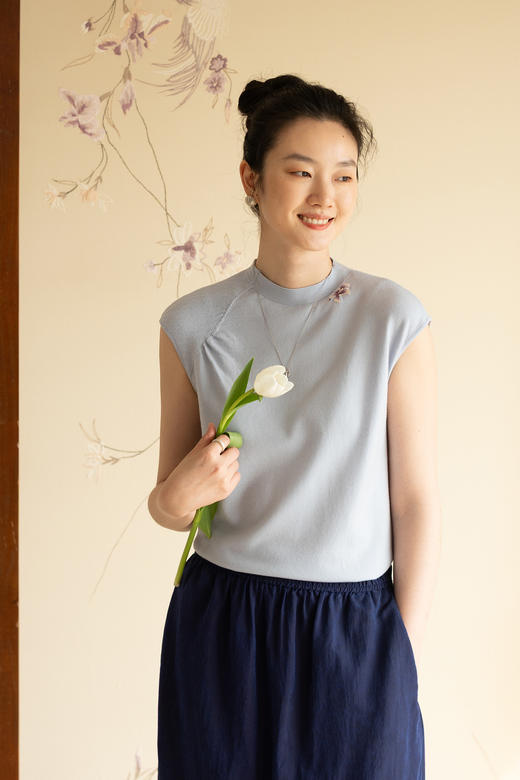 牧衣游原创 纯羊毛毛织手工刺绣毛衣新款通勤简约无袖上衣 逐月 商品图5