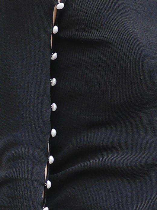TYNVIE 黑色不对称珍珠钮扣镂空棉质罗纹上衣 商品图7