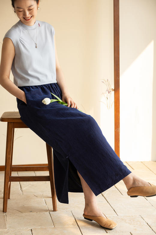 牧衣游原创 深青蓝香云纱半身裙新款爽滑垂感显瘦直筒半裙 听云 商品图5