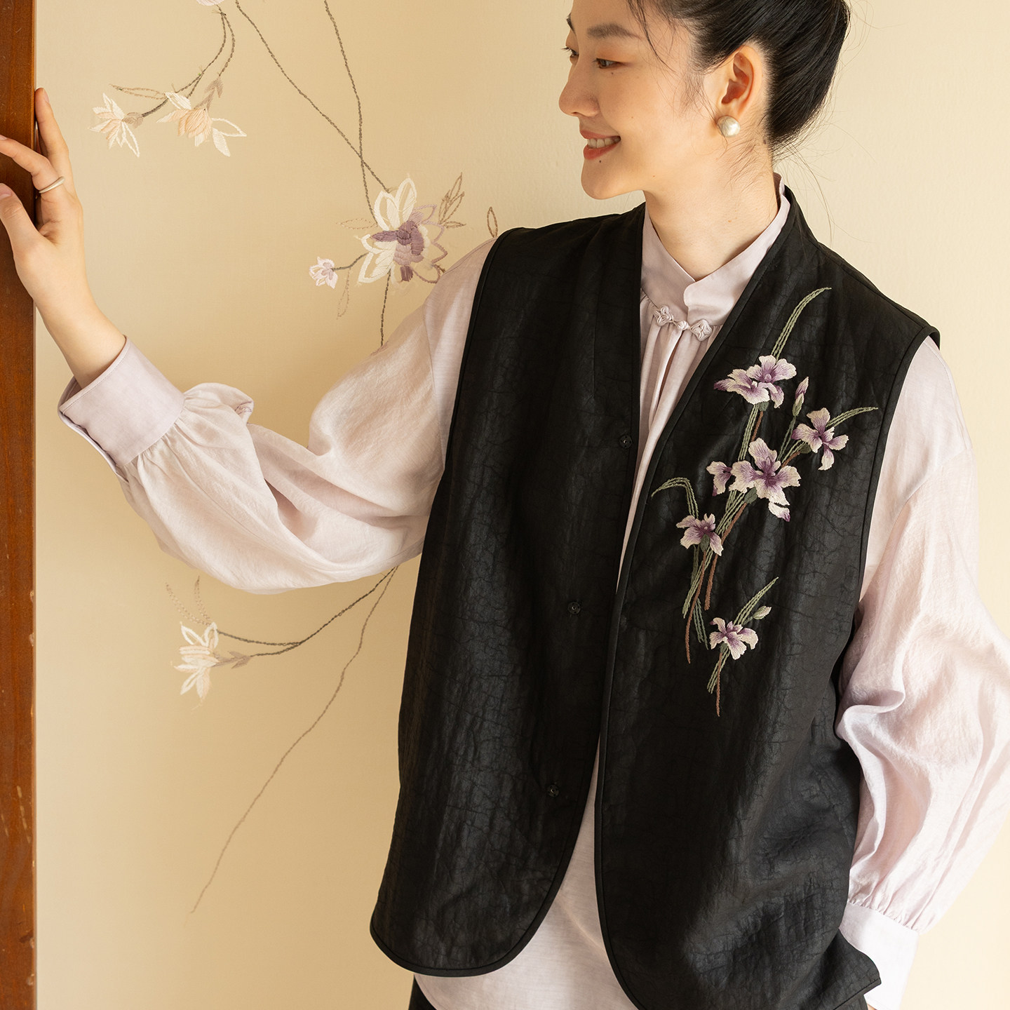 牧衣游原创 20姆米重磅龟纹手工刺绣香云纱马夹黑色古朴中式 栖行