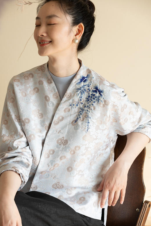 牧衣游原创 40姆米重磅菊手工刺绣织锦外套端庄复古气质 紫竹调 商品图5