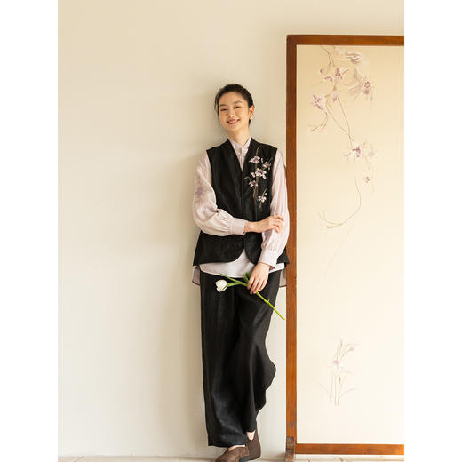 牧衣游原创 20姆米重磅龟纹手工刺绣香云纱马夹黑色古朴中式 栖行 商品图3