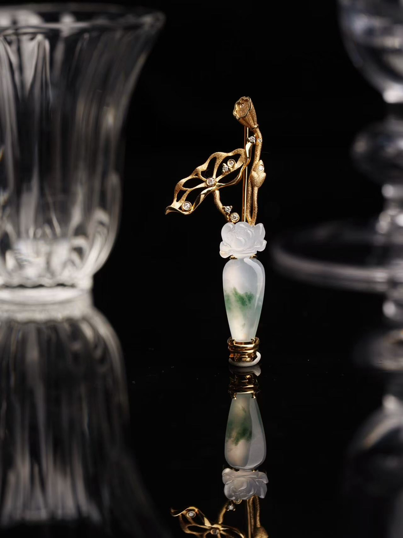 【喆】翡翠莲花瓶胸针