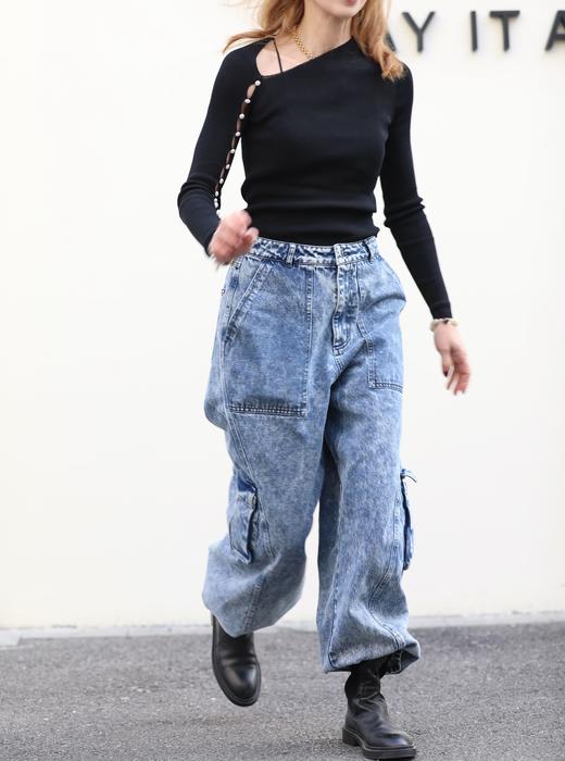 TYNVIE 黑色不对称珍珠钮扣镂空棉质罗纹上衣 商品图9