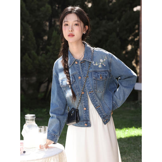 鹿向南「朦胧光泽」复古绣花牛仔外套女春季宽松设计感蓝色短外套 商品图0