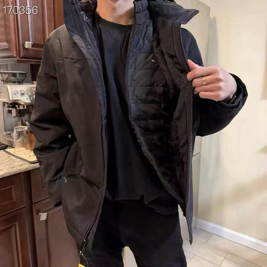 太划算了📣仅限黑色历史最低498元Tommy男士两件装冲锋衣来啦 有内胆 商品图8