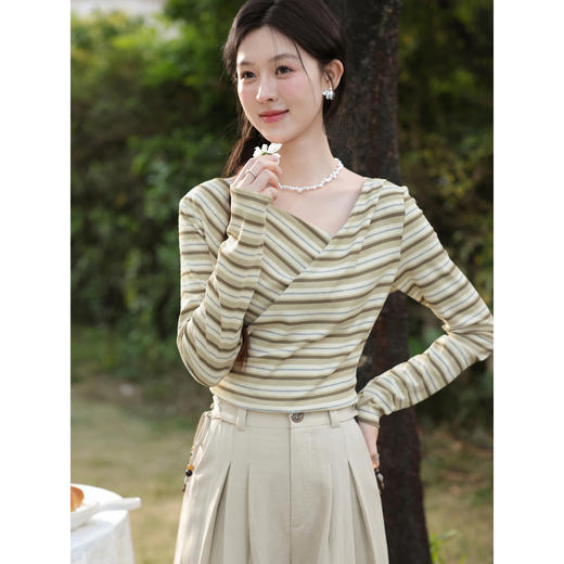 鹿向南「山野漫茶」简约设计感绿色条纹T恤女春新款显瘦长袖上衣 商品图0