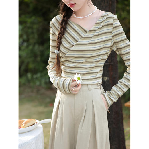 鹿向南「山野漫茶」简约设计感绿色条纹T恤女春新款显瘦长袖上衣 商品图3