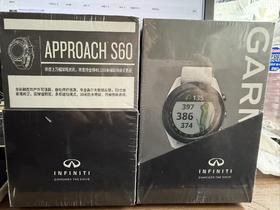 佳明S60高尔夫腕表普通版，黑白两色