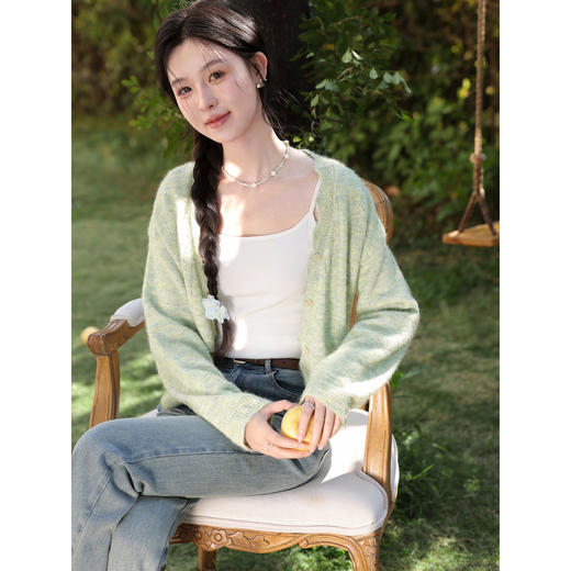 鹿向南「春芽绒暖」豆绿色长袖针织衫女春季轻薄宽松短款开衫上衣 商品图3