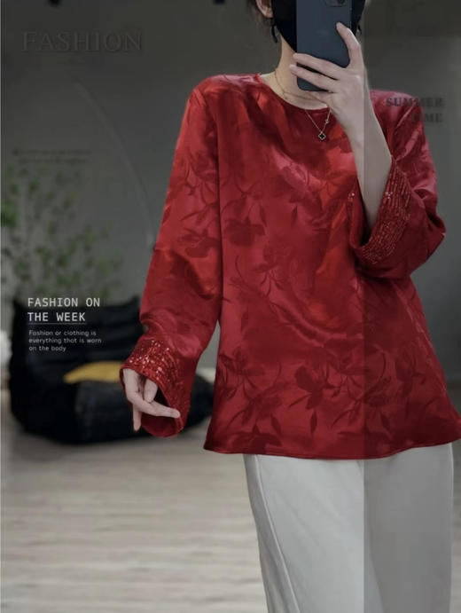 新款真丝缎提花袖口亮片上衣码数：S~XL两色 商品图0