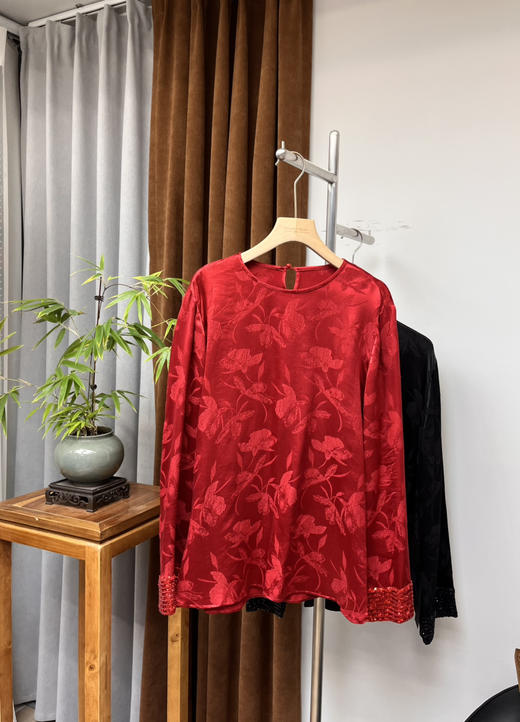 新款真丝缎提花袖口亮片上衣码数：S~XL两色 商品图5