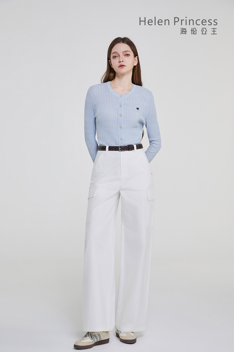 圆领刺绣针织上衣