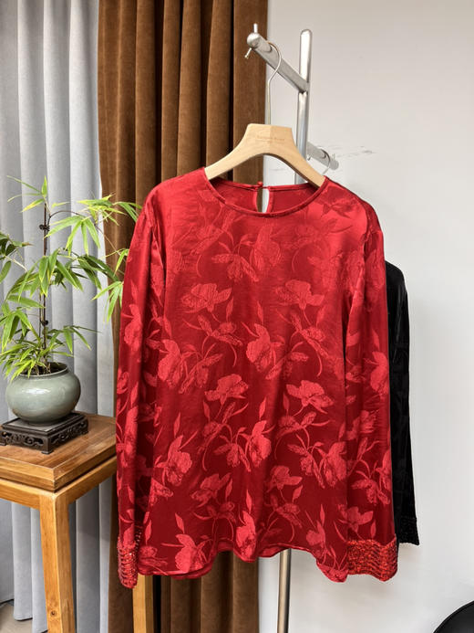 新款真丝缎提花袖口亮片上衣码数：S~XL两色 商品图4