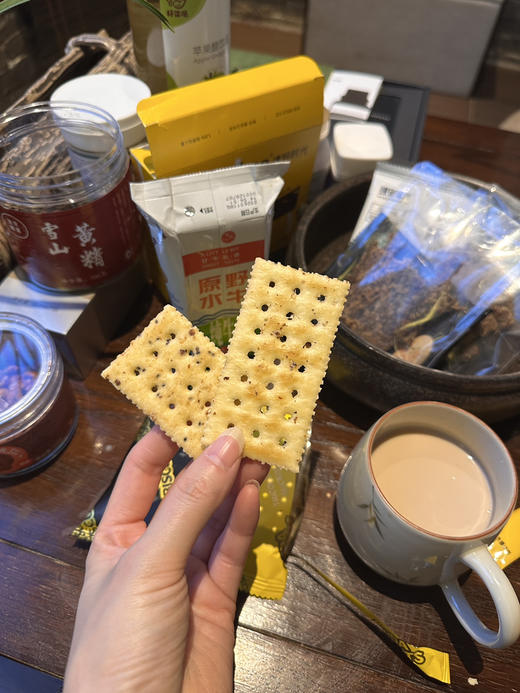 【🔥珍姐怒推 无比好吃😋】江小燕鸡内金黑松露火腿苏打饼干/鸡内金三色藜麦苏打饼干 400g/盒 商品图2