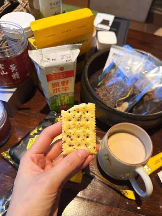 【🔥珍姐怒推 无比好吃😋】江小燕鸡内金黑松露火腿苏打饼干/鸡内金三色藜麦苏打饼干 400g/盒 商品图7