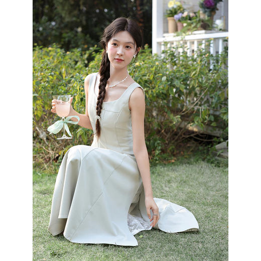 鹿向南「青枝漫绿」法式方领背心连衣裙女春季收腰显瘦嫩绿色长裙 商品图4