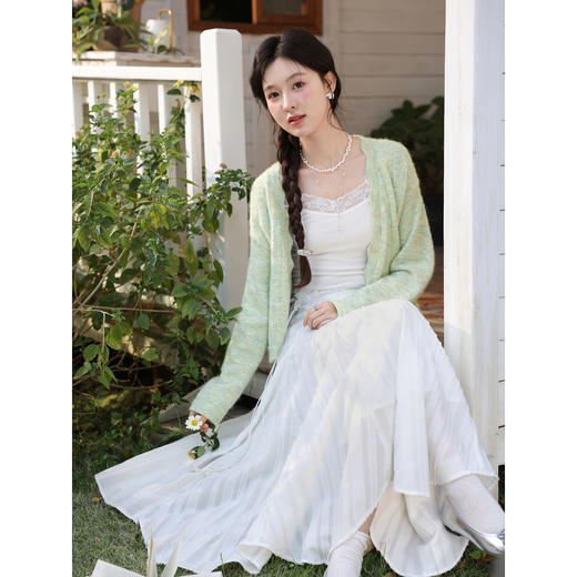 鹿向南「春芽绒暖」豆绿色长袖针织衫女春季轻薄宽松短款开衫上衣 商品图4