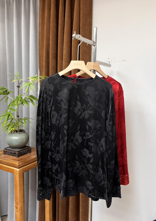 新款真丝缎提花袖口亮片上衣码数：S~XL两色 商品图7