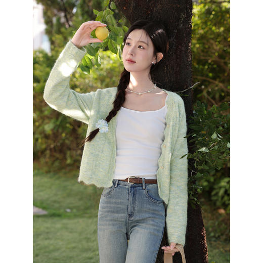 鹿向南「春芽绒暖」豆绿色长袖针织衫女春季轻薄宽松短款开衫上衣 商品图0