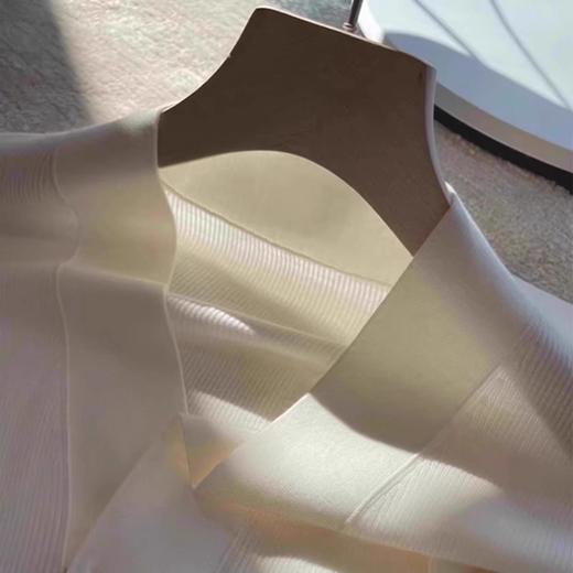 2026春装新品时尚V领长袖单排扣针织开衫外套 商品图1