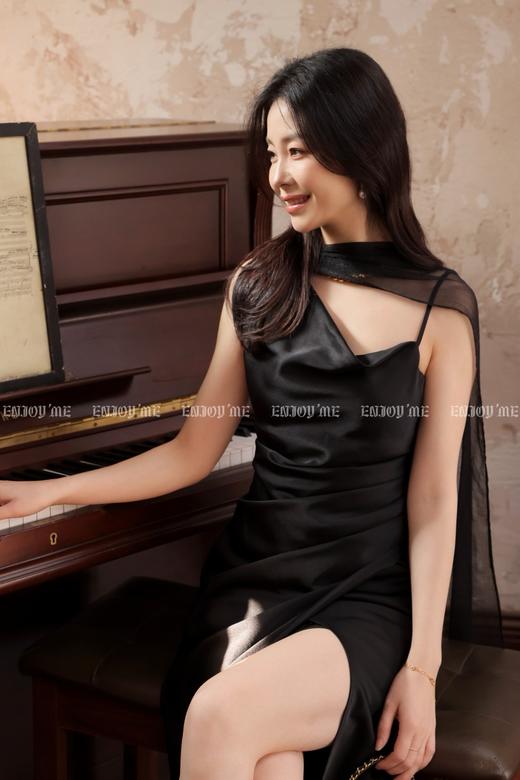 【门店同款】ENJOY春季“柔光芳序”缪斯飘带连衣裙 169099923 商品图12