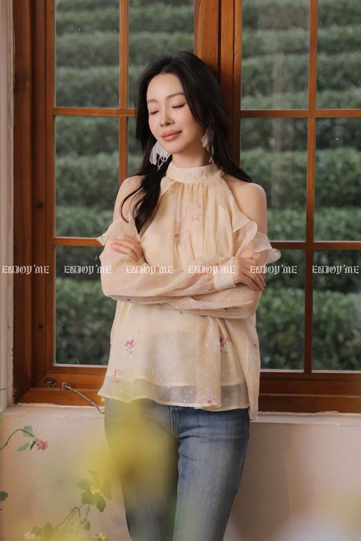 【门店同款】ENJOY春季“柔光芳序”莫里花园露肩上衣 169257135 商品图4