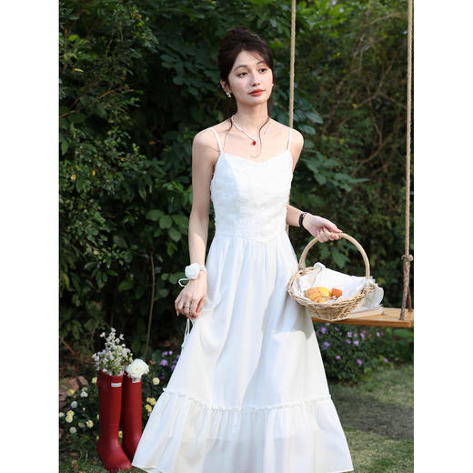 鹿向南「风织花信」法式米白色连衣裙女春季内搭收腰海边吊带裙 商品图1