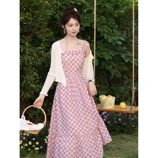 鹿向南「轻絮漫舞」法式气质方领红格连衣裙女春新款显瘦吊带长裙 商品图2