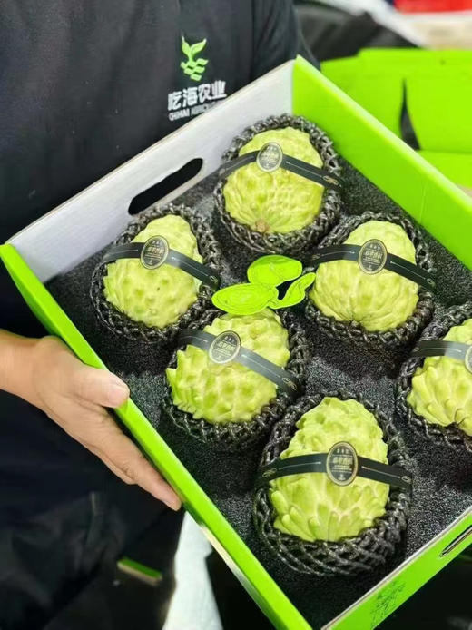 『水果冰激凌🍦甜过初恋[偷笑]』👏👏，释迦[微笑][微笑]，佛头果，切开嫩白果肉，尝一口😋，磨砂质感，果肉软糯Q滑，甜度相当高👍，成熟后的释迦，一碰即破的幼嫩果肉蜜流 商品图0