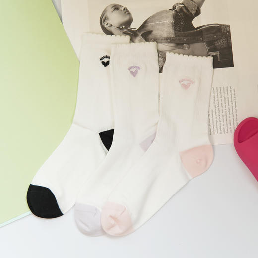 【59元3双】时尚刺绣中筒袜春夏网面简约棉袜女士薄袜百搭袜子【2612505】 商品图1