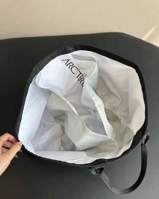 点此购买 始祖鸟多用途单肩手提包 xj 340676 商品图6