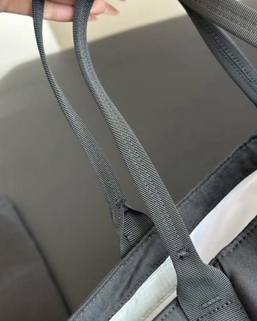 点此购买 始祖鸟多用途单肩手提包 xj 340676 商品图12