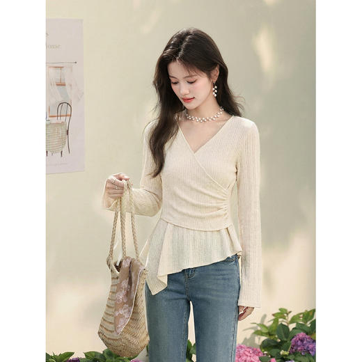 鹿向南「春日温柔」杏色长袖T恤春季新款法式修身显瘦设计感上衣 商品图0